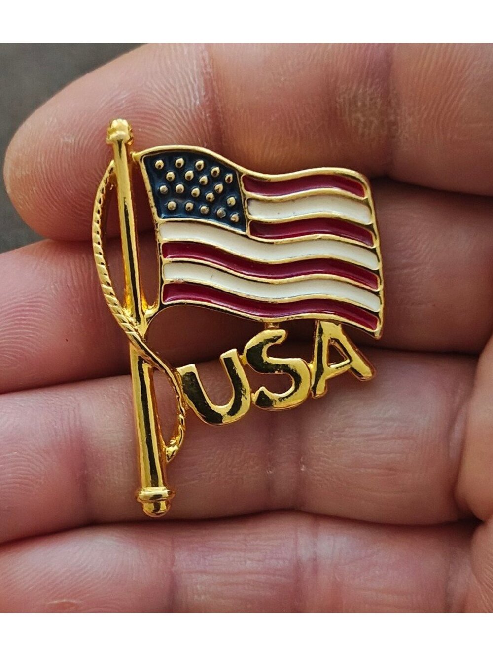 1980s Patriotic USA American Flag Gold Tone Enamel Pin
